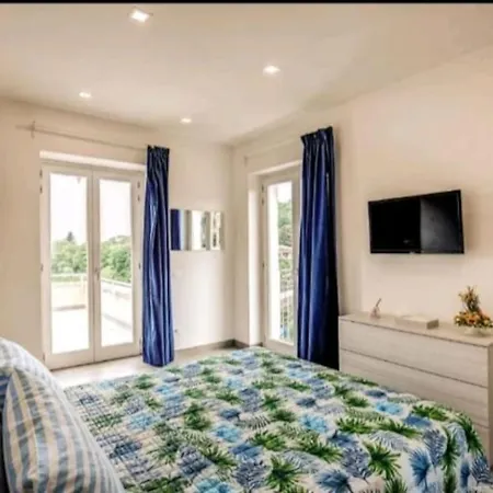 דירה A Terrace On Capri Con Piscina Idromassaggio מסה לוברנסה